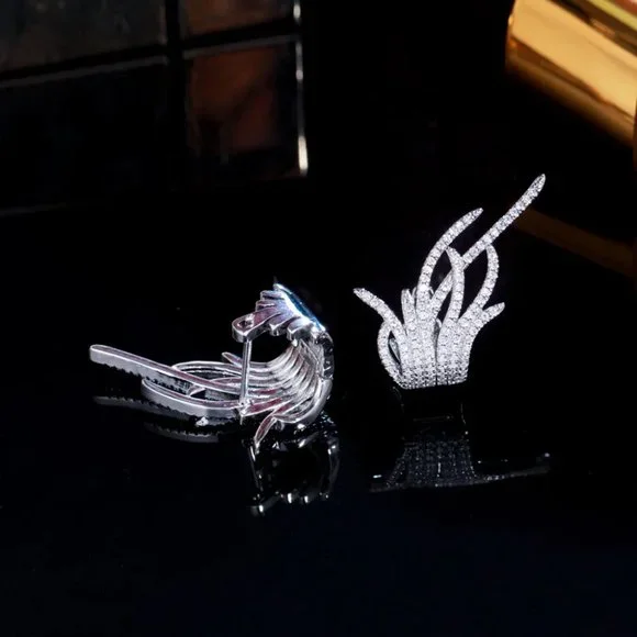 Gorgeous AAA CZ Diamond Flame Studs - Picture 3 of 4